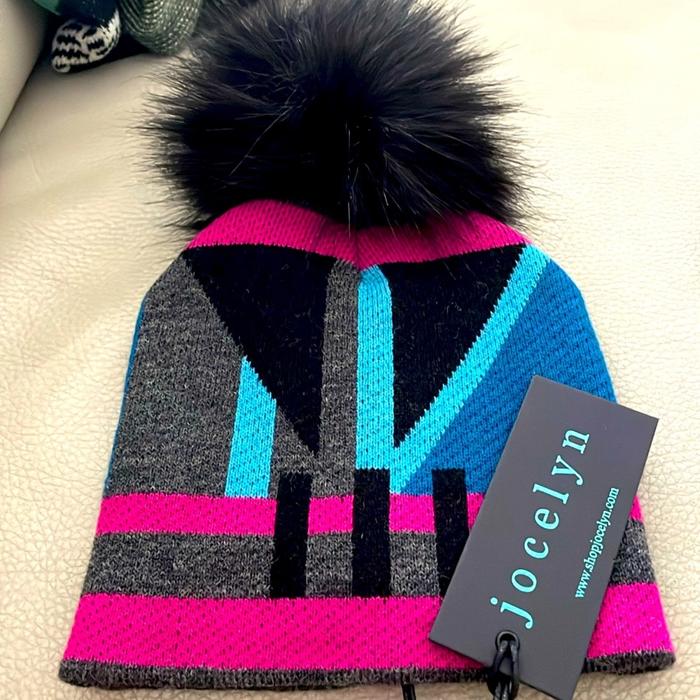 NWT KIDS SIZE JOCELYN POM-POM HAT